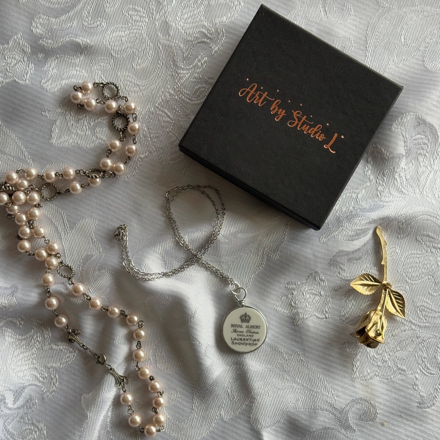 Laurentian Snowdrop - Green image 2