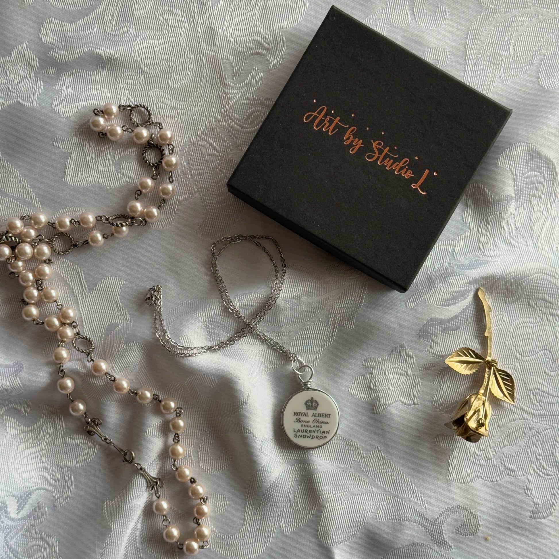 Laurentian Snowdrop - Green image 2