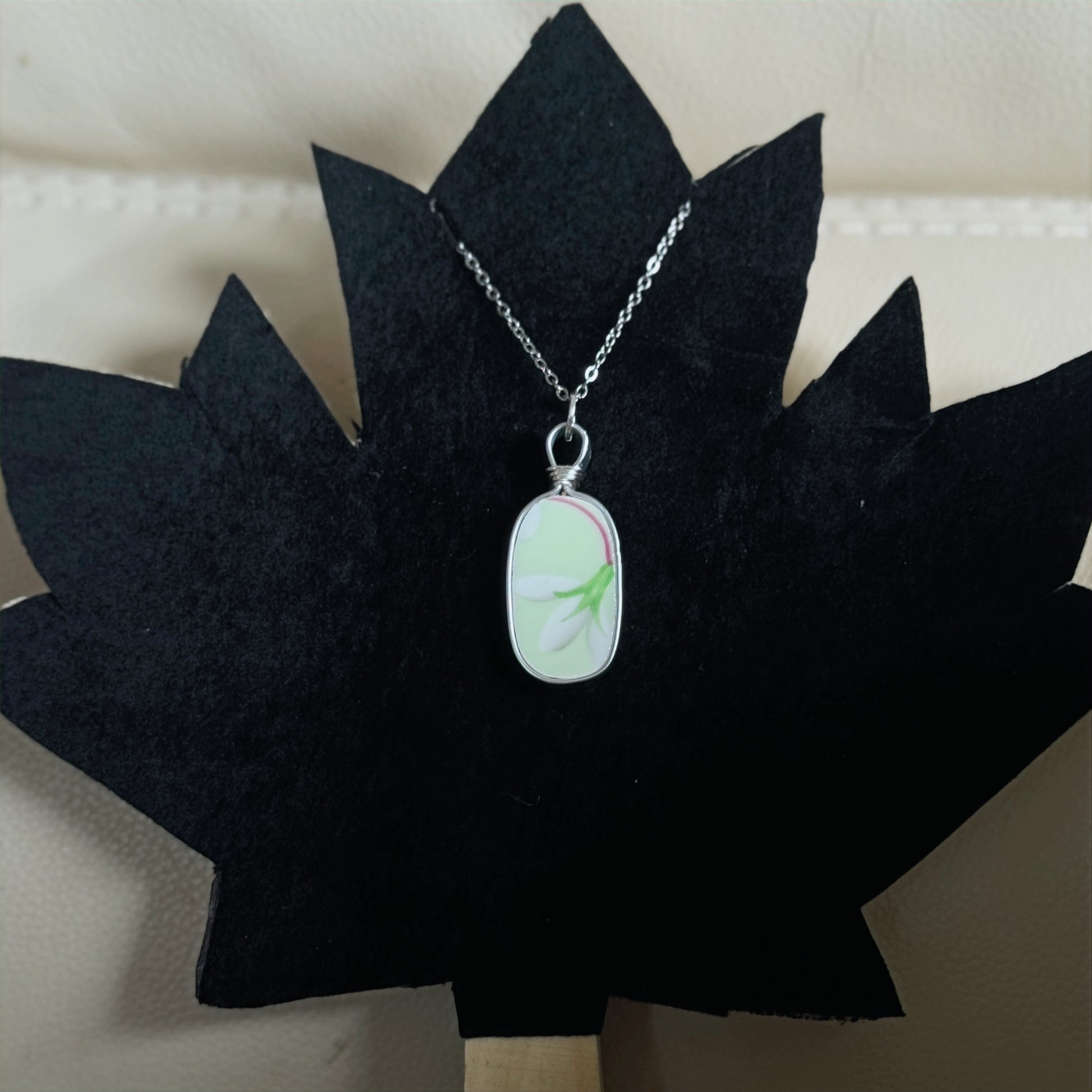 Laurentian Snowdrop - Green image 1