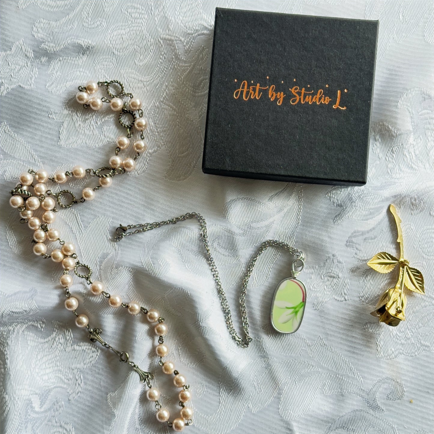 Laurentian Snowdrop - Green image 2