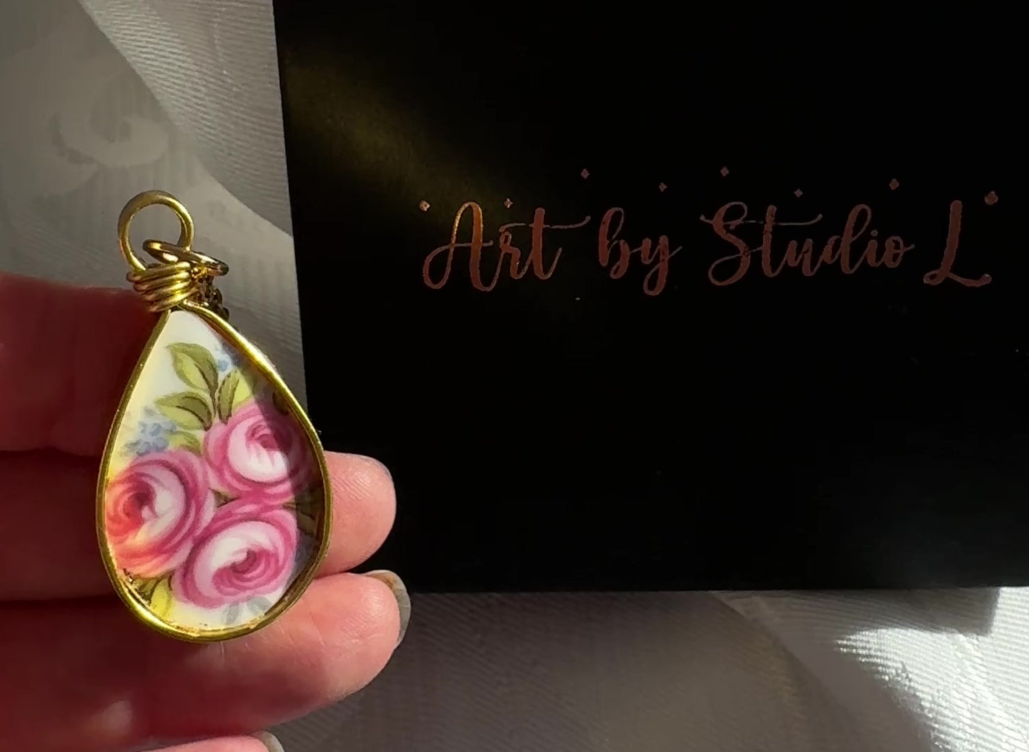 Video of Tranqullity  Gold pendant