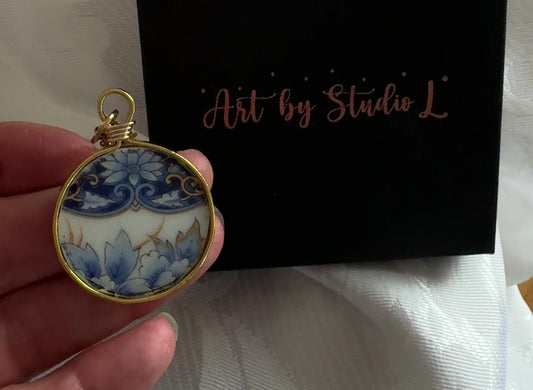 The Lost China Collection Round, The Blue and the White, Gold